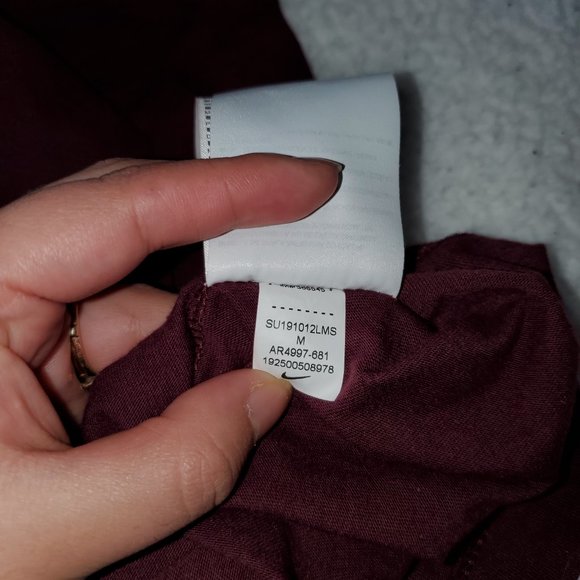 Nike  Men's T-Shirt Sportswear Club Maroon - Picture 5 of 8